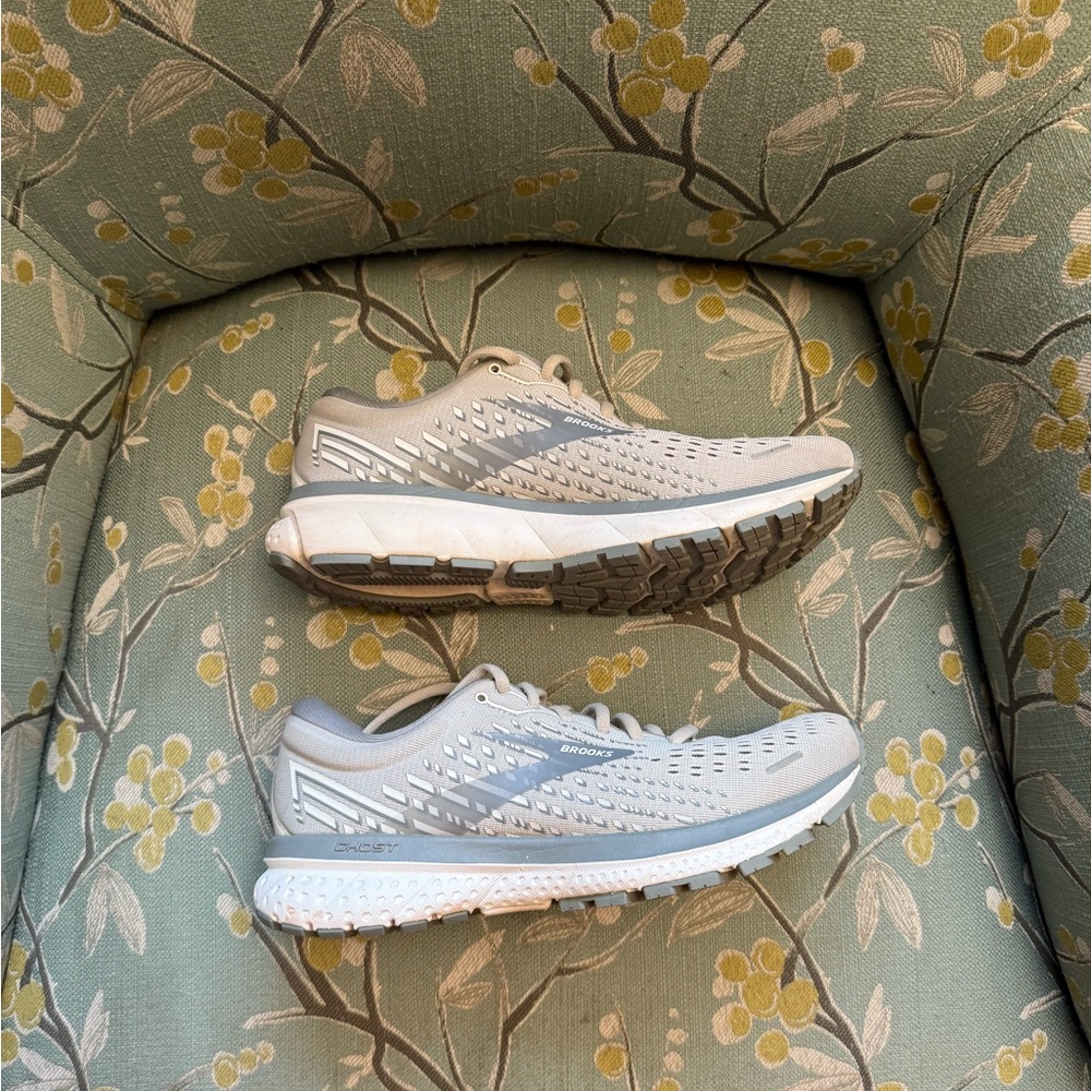 Brooks Light Gray Athletic Shoes